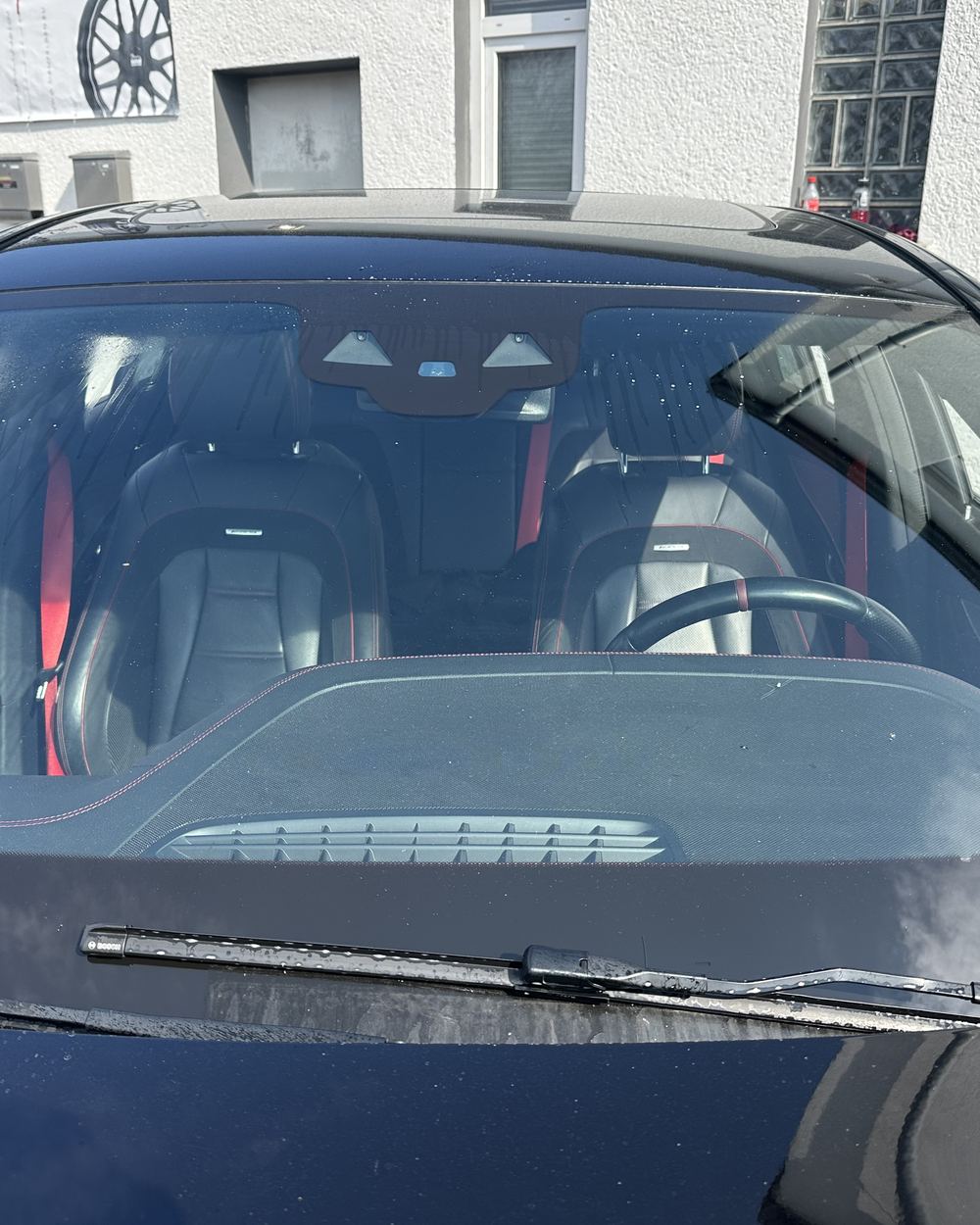 Klare Sicht: neue Frontscheibe an einem Mercedes
